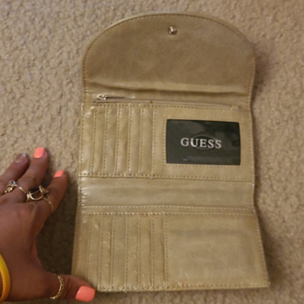 Guess Wallet - Picture 4 of 8